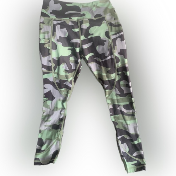 Pre Owned Women's Juniors Zyia Active Camouflage Leggings Sz 4 ActiveWear - Picture 1 of 7